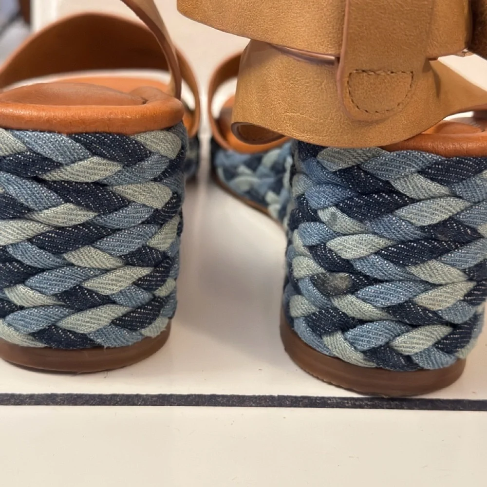 Elegant Tan Wedge‎ Sandals with Blue woven Accents Sz 11